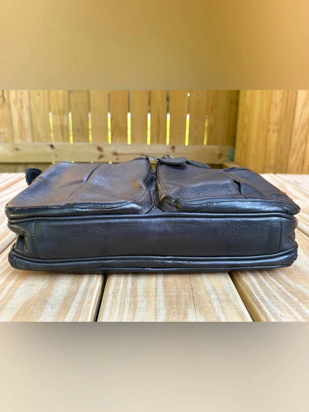 Frye compact black